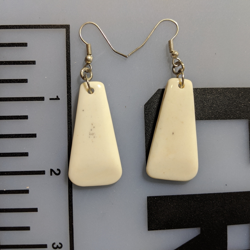 Carved bone 2in. Drop, floral design - Picture 3 of 3